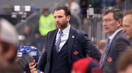 Roman Rotenberg na lavičke SKA Petrohrad. 