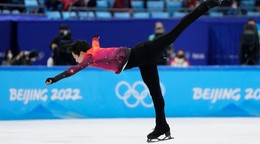 Nathan Chen z USA vo voľnej jazde mužov počas súťaže v krasokorčuľovaní na ZOH 2022 v Pekingu.