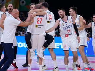 Srbskí basketbalisti sa radujú z postupu do finále MS v basketbale.
