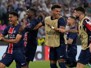 Radosť hráčov Parížu St. Germain po zisku titulu v Lige majstrov. 