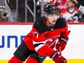 Šimon Nemec v drese New Jersey.