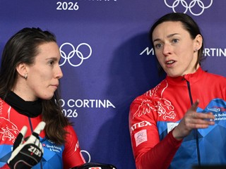 Slovenské bobistky zľava Viktória Čerňanská a Lucia Mokrášová