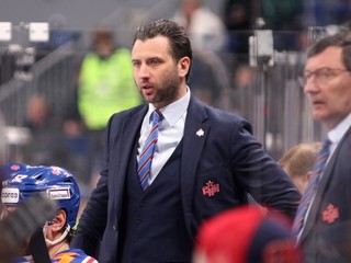 Roman Rotenberg na lavičke SKA Petrohrad. 