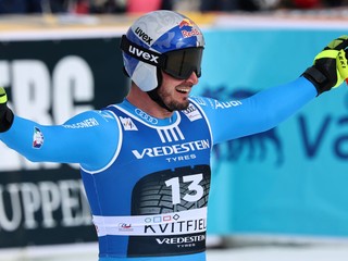 Dominik Paris oslavuje víťazstvo v super-G.