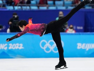 Nathan Chen z USA vo voľnej jazde mužov počas súťaže v krasokorčuľovaní na ZOH 2022 v Pekingu.