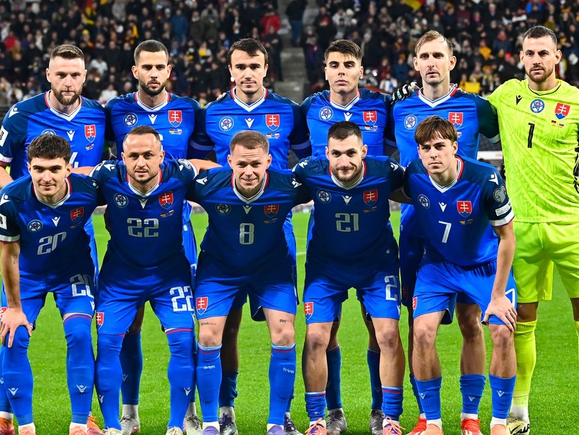 Na snímke základná jedenástka hráčov Slovenska.