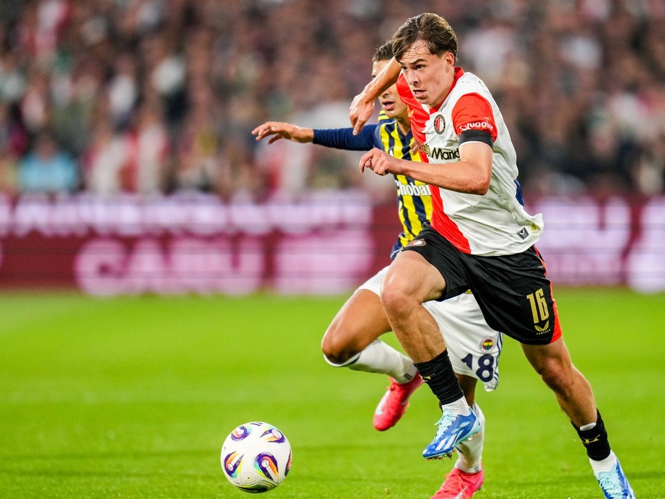 Leo Sauer v dueli proti Fenerbahce.