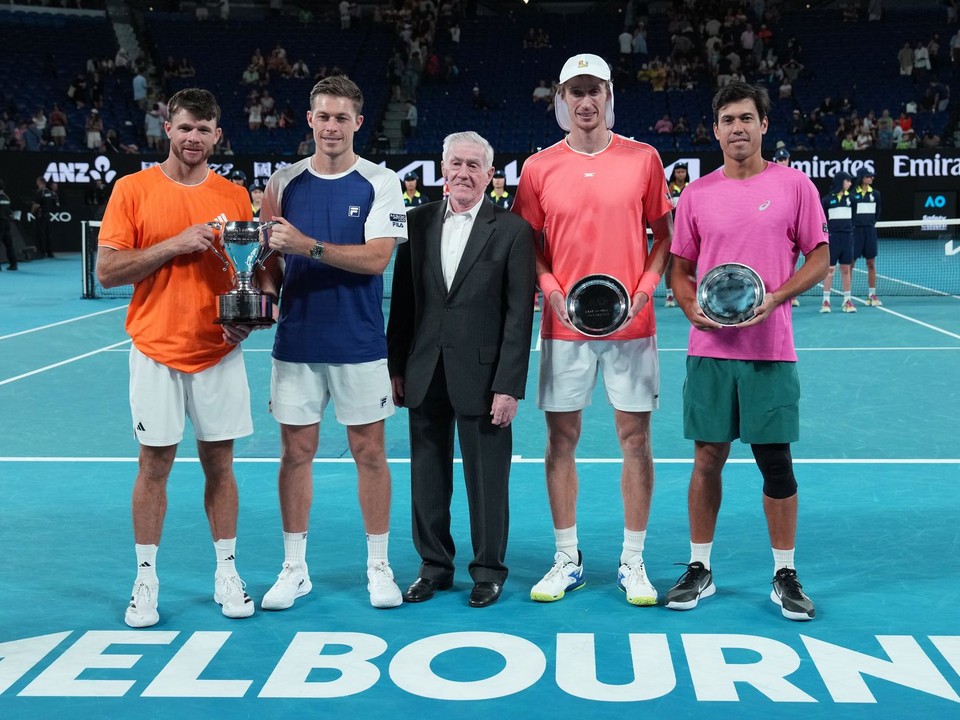 Radosť Christian Harrison a Nealom Skupského z víťazstvo vo štvorhre na AO.