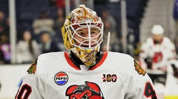 Adam Gajan pri debute za tím Rockford IceHogs v AHL. 