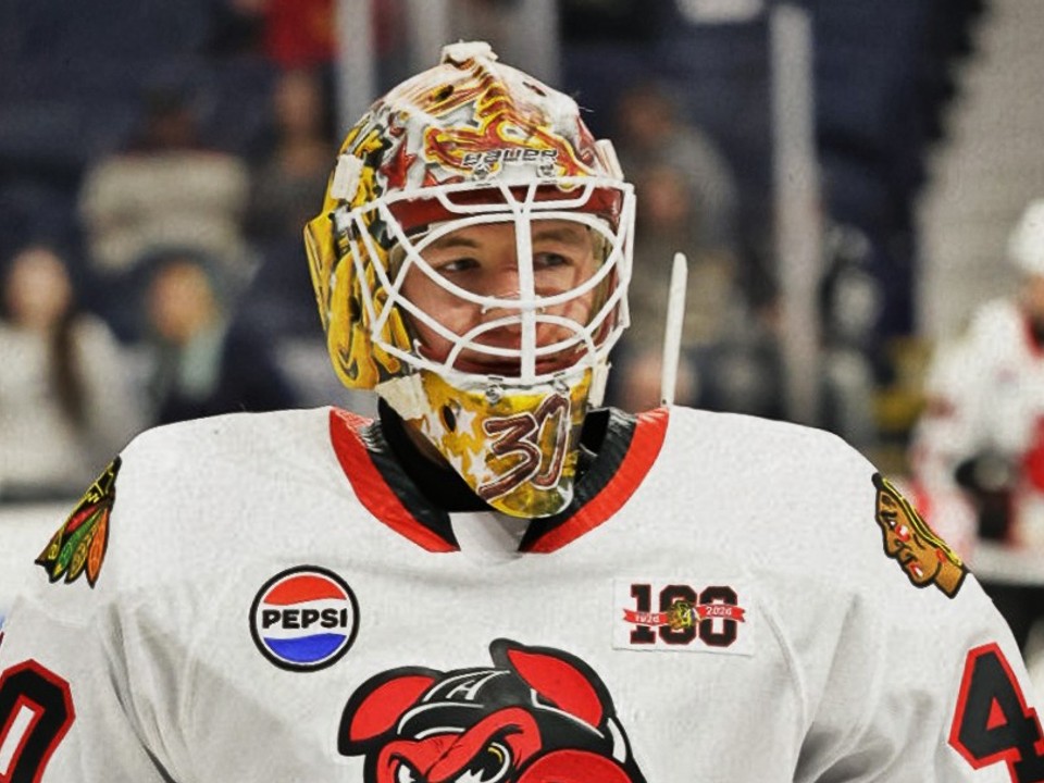 Adam Gajan pri debute za tím Rockford IceHogs v AHL. 