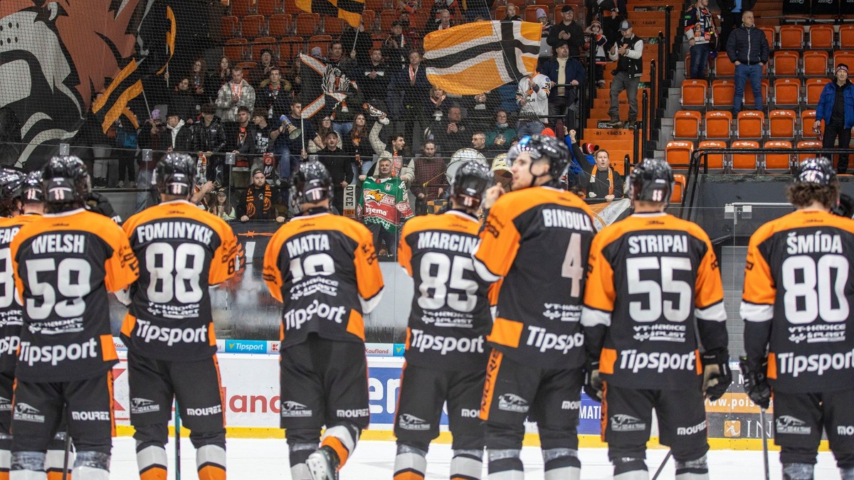 Hráči Michaloviec sa radujú z víťazstva.