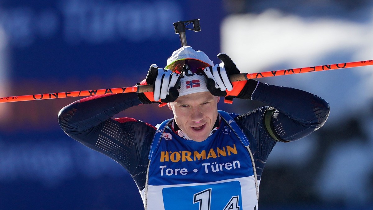 Nórsky biatlonista Vetle Sjaastad Christiansen sa teší z triumfu rámci pretekov Svetového pohára.