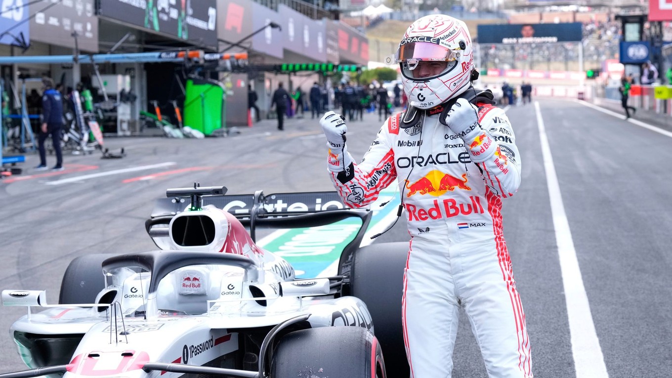 Max Verstappen po víťaznej kvalifikácií na Veľkú cenu Japonska 2025.