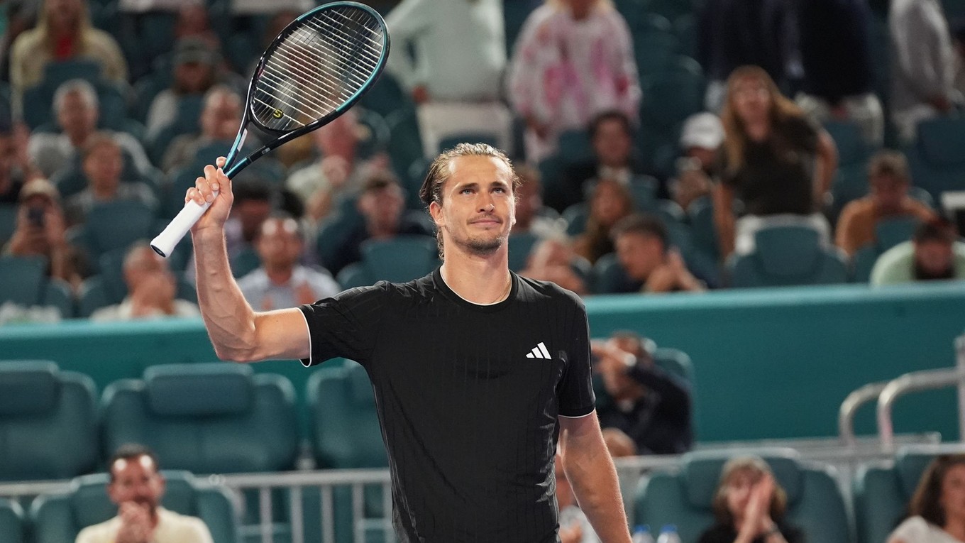 Nemecký tenista Alexander Zverev sa teší z výhry.