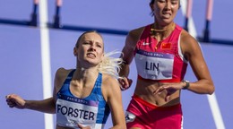 Viktória Forster počas rozbehov na 100 m cez prekážky na OH v Paríži 2024.