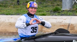 Slovenská vodná slalomárka Zuzana Paňková v cieli finálovej jazdy počas pretekov v kategórii K1 na majstrovstvách Európy.