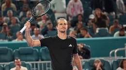 Nemecký tenista Alexander Zverev sa teší z výhry.