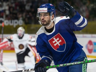 Radosť z gólu Róberta Lantošiho  po premenenom trestnom strieľaní v prípravnom hokejovom zápase Slovensko - Nemecko.