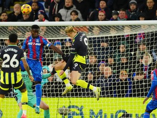 Erling Haaland strieľa gól v zápase Crystal Palace - Manchester City v 15. kole Premier League.