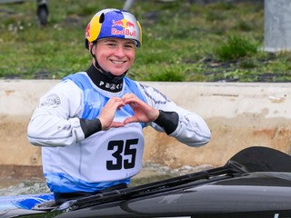 Slovenská vodná slalomárka Zuzana Paňková v cieli finálovej jazdy počas pretekov v kategórii K1 na majstrovstvách Európy.