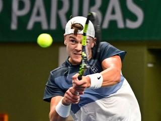 Holger Rune v zápase s Ugom Humbertom na turnaji ATP v Štokholme.
