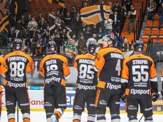 Hráči Michaloviec sa radujú z víťazstva.