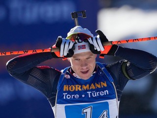 Nórsky biatlonista Vetle Sjaastad Christiansen sa teší z triumfu rámci pretekov Svetového pohára.