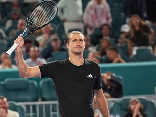 Nemecký tenista Alexander Zverev sa teší z výhry.