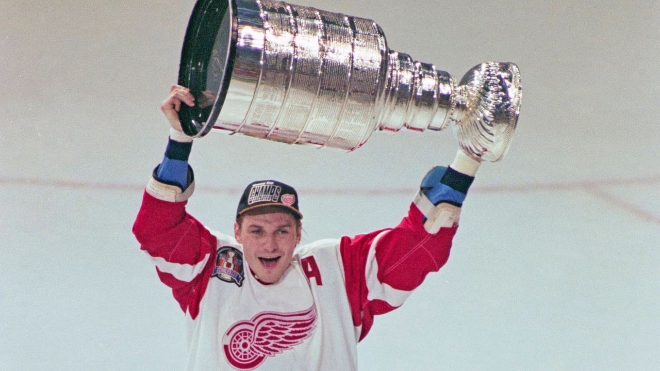 Sergej Fjodorov so Stanley Cupom. 