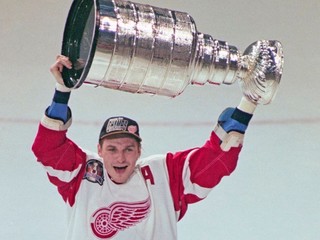 Sergej Fjodorov so Stanley Cupom. 