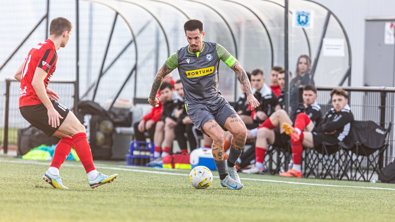 Marek Hamšík v drese RSC Hamsik Academy.