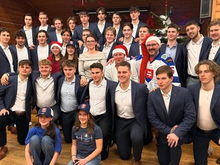 Hokejisti Slovenska do 20 rokov počas večeri v Göteborgu. 