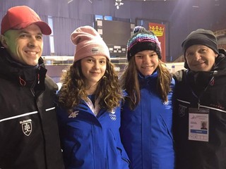 Slovenské reprezentantky v šortreku - Lucia Filipová (druhá zľava) a Emma Hympánová.