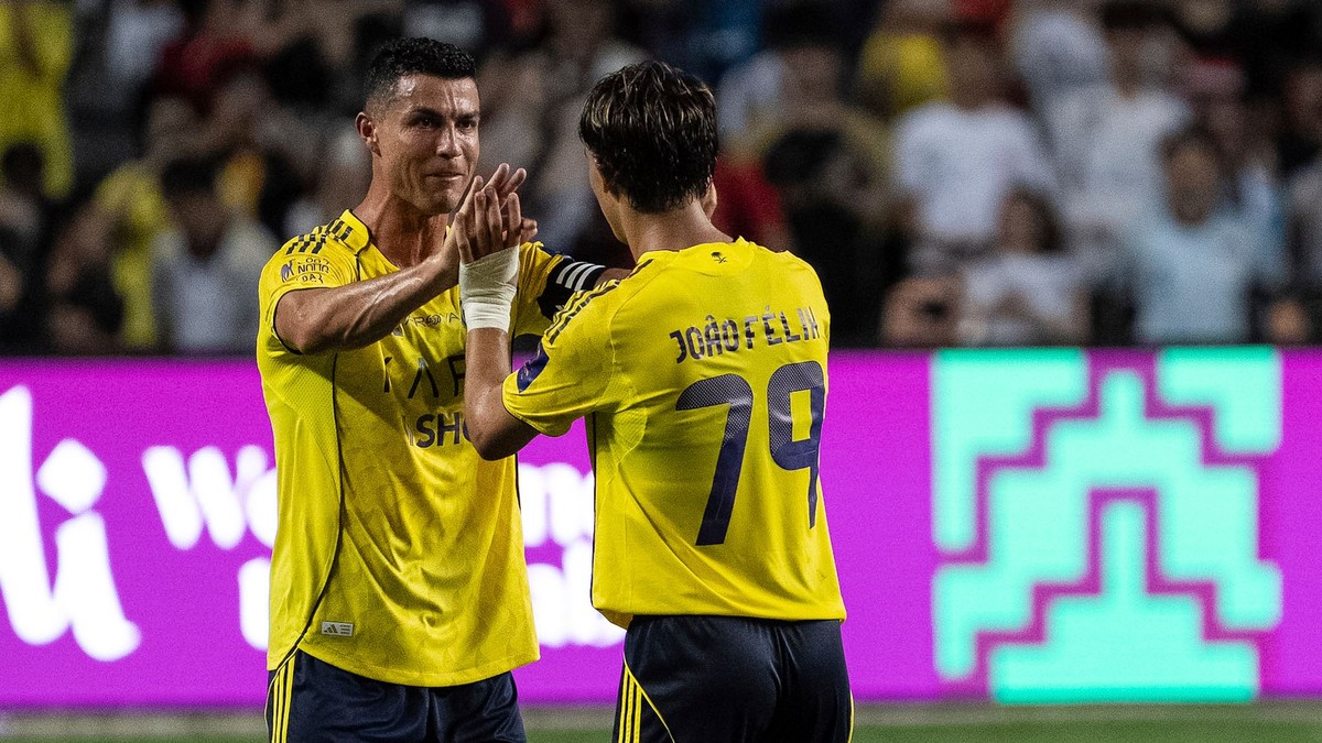 Cristiano Ronaldo a Joao Felix.