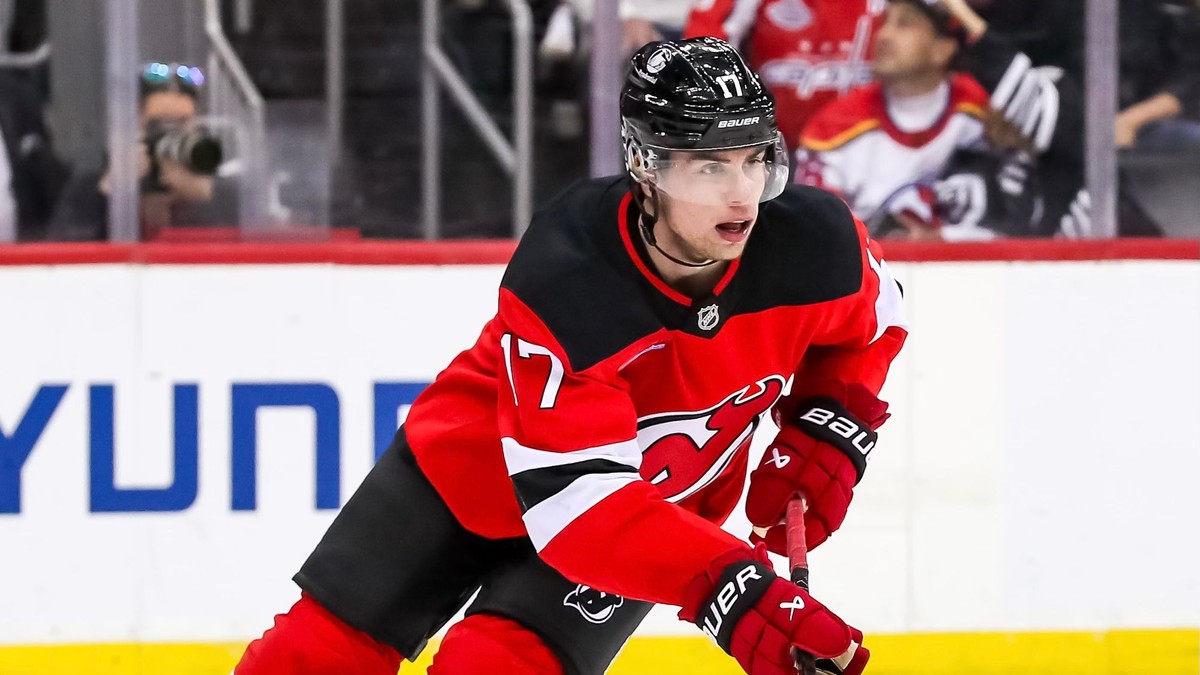 Šimon Nemec v drese New Jersey. 