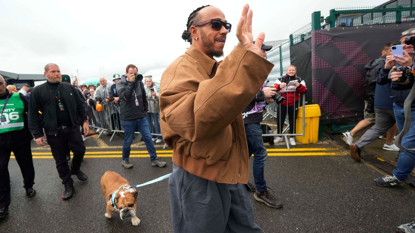 Lewis Hamilton a jeho psík Roscoe