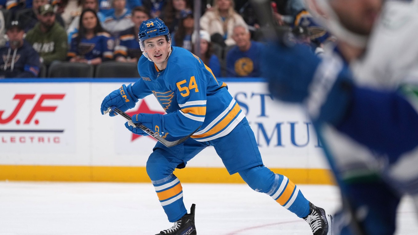 Slovenský hokejista Dalibor Dvorský v drese St. Louis Blues.