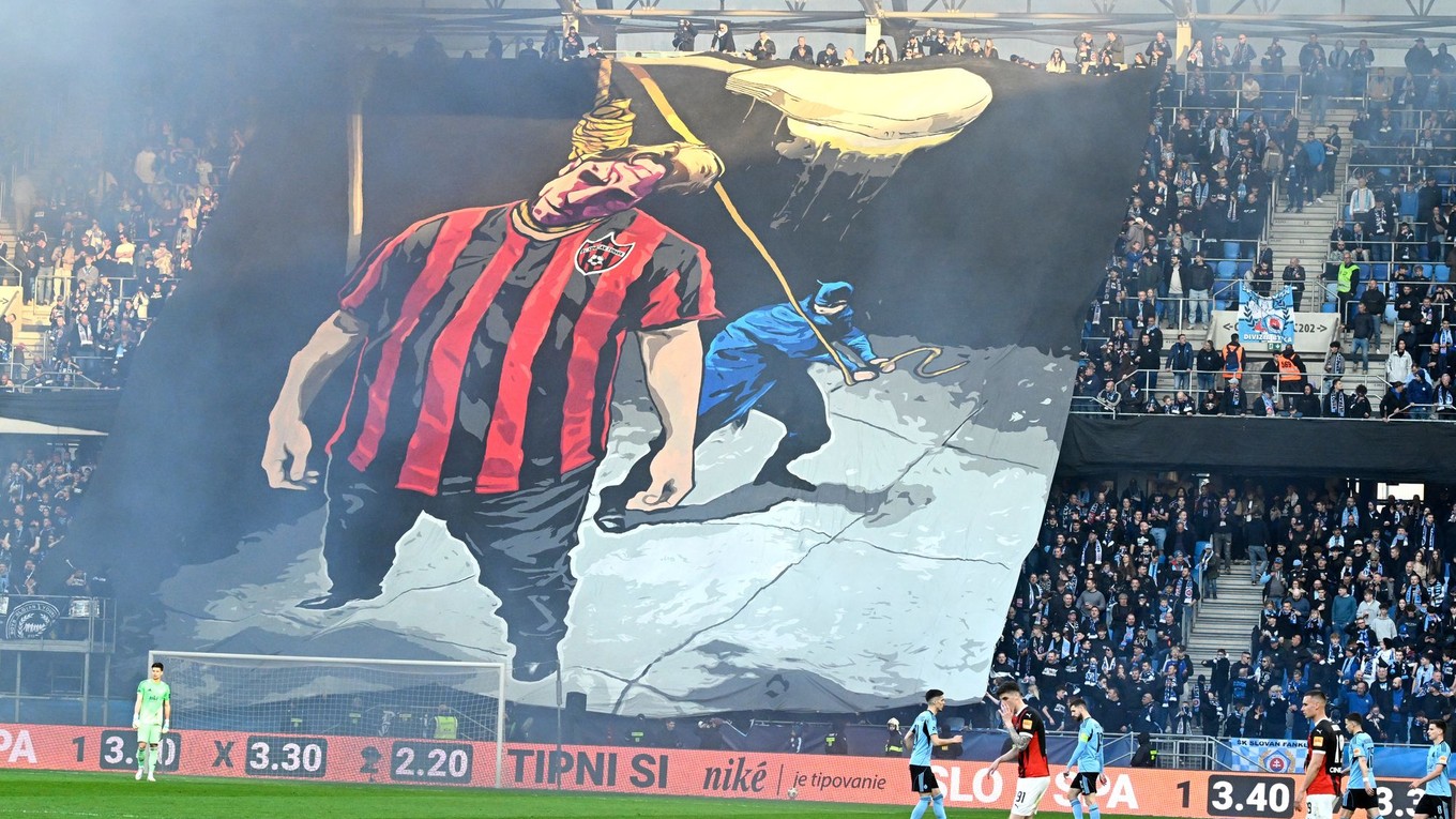 Na snímke trnsparent v sektore fanúšikov Slovana v 5. kole nadstavbovej časti Niké ligy skupiny o titul ŠK Slovan Bratislava - FC Spartak Trnava.