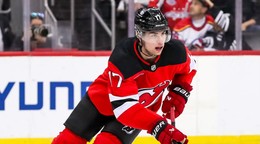 Šimon Nemec v drese New Jersey. 