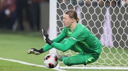 Brankár PSG Matvej Safonov chytá penaltu vo finále Interkontinentálneho pohára FIFA proti Flamengu.