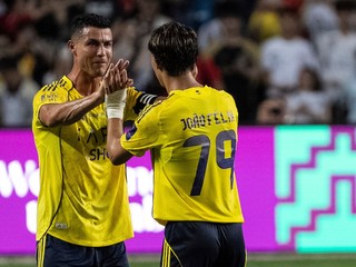 Cristiano Ronaldo a Joao Felix.