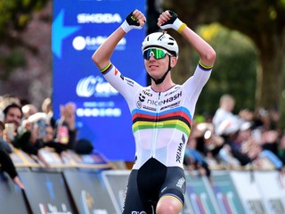 Tadej Pogačar suverénne ovládol ME v cyklistike 2025.