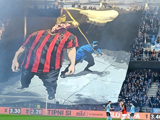 Na snímke trnsparent v sektore fanúšikov Slovana v 5. kole nadstavbovej časti Niké ligy skupiny o titul ŠK Slovan Bratislava - FC Spartak Trnava.