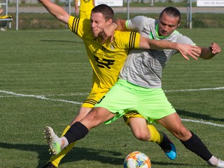 Viliam Macko (vpravo) je v súčasnosti kapitánom štvrtoligového FK Kechnec. 