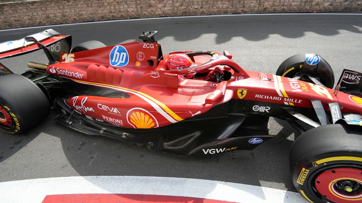 Charles Leclerc na Ferrari počas tréningu na Veľkú cenu Azerbajdžanu 2024.