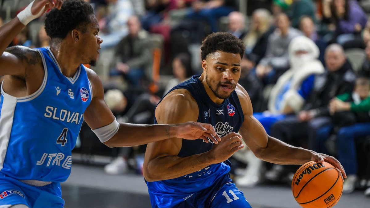 Sprava Dimitrius Paul Underwood (Nitra) a Shamiel Shawn Stevenson (Slovan) 