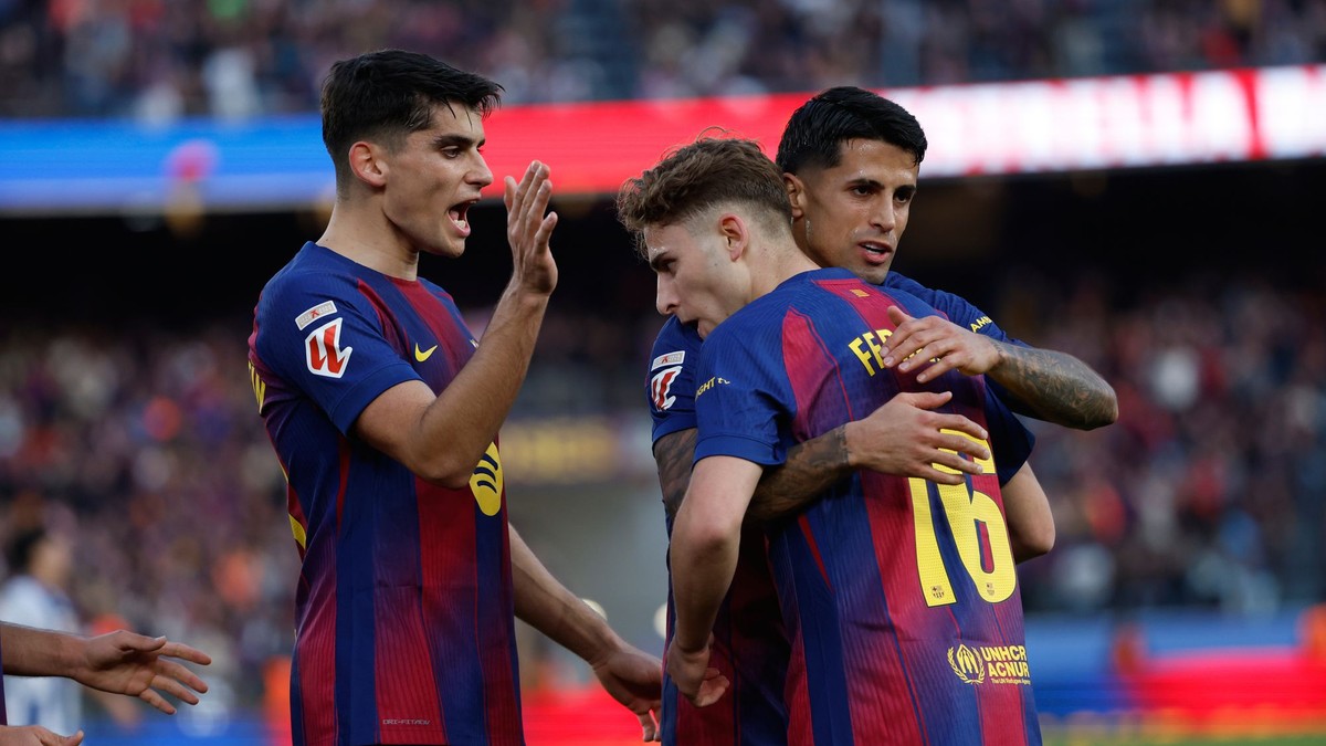 Hráči Barcelony sa tešia z gólu.