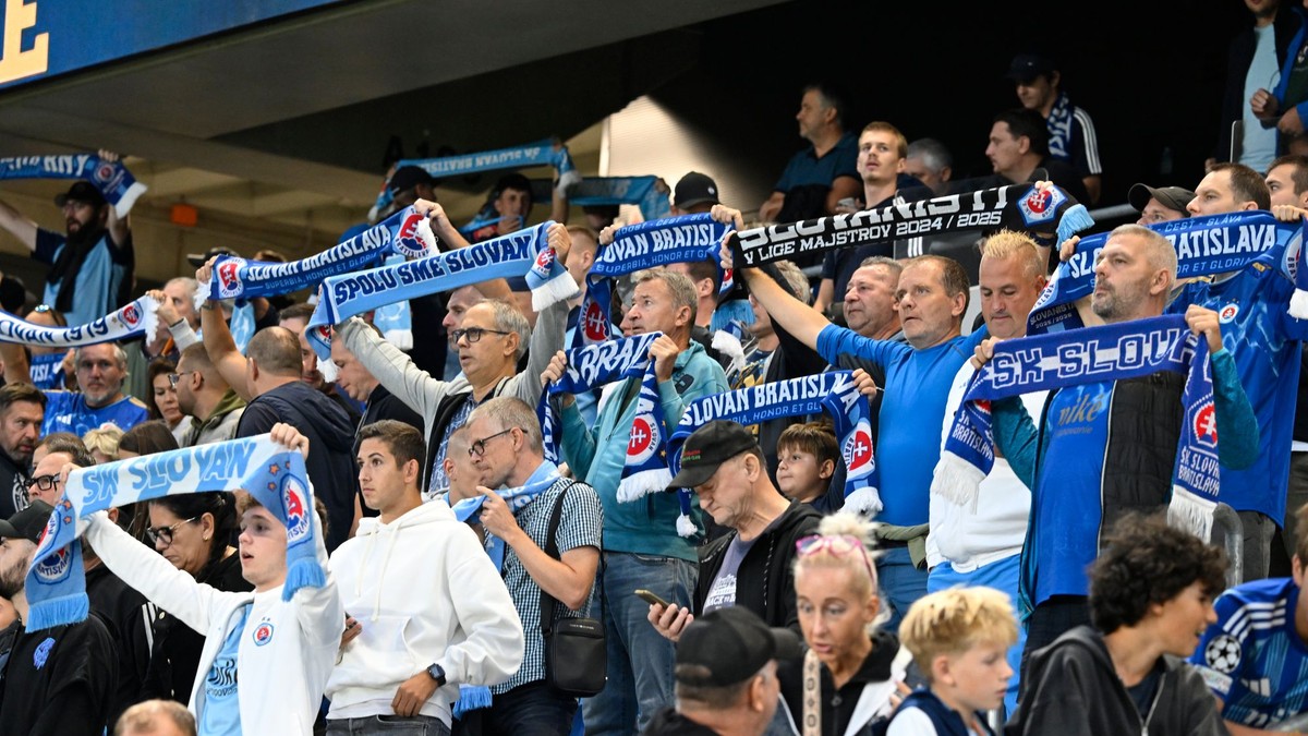 Fanúšikovia Slovana v stretnutí 8. kola futbalovej Niké ligy ŠK Slovan Bratislava - MŠK Žilina.