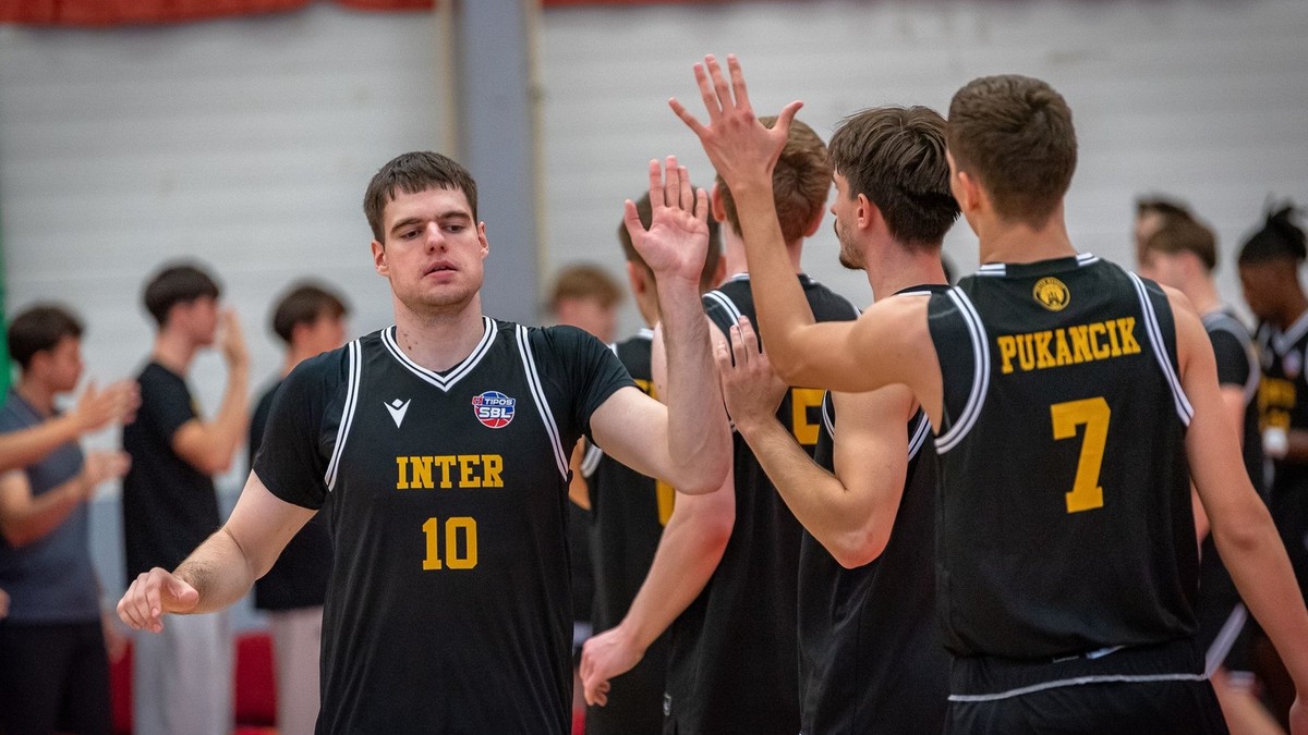 Radosť hráčov Inter Basket. 