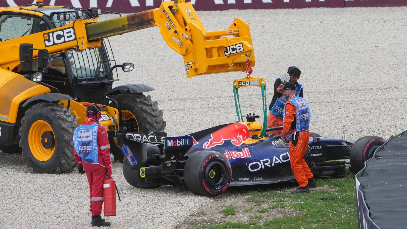 Max Verstappen mal v kvalifikácii nehodu. 